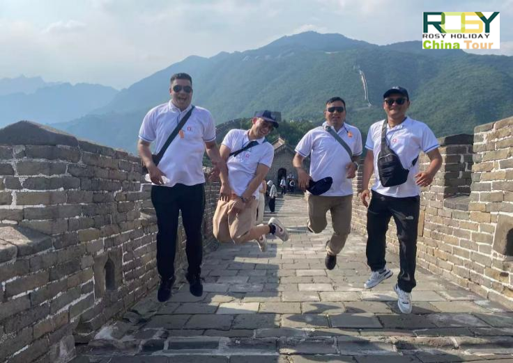 Tour group photo on Mutianyu Great Wall